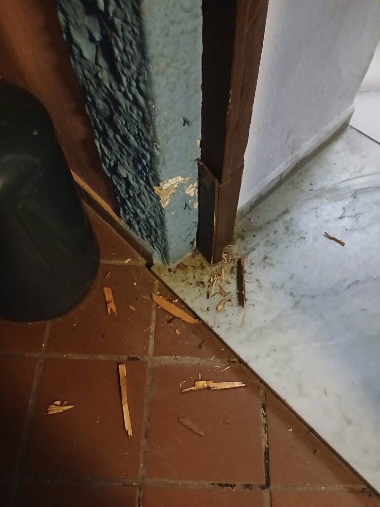 Forio sotto shock: l’aggressione al padre di Roberto Barbato. Rinchiuso e derubato