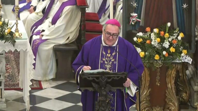 L’ADDIO DI VILLANO A DON CAMILLO. IL SACERDOTE DAGLI OCCHI CHE BRILLAVANO