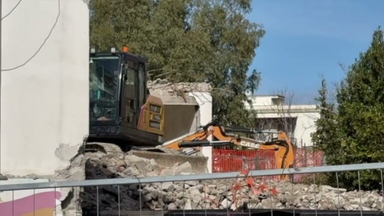 LACCO AMENO: SI DEMOLISCE PER RICOSTRUIRE LA NUOVA SCUOLA DELLA FUNDERA 