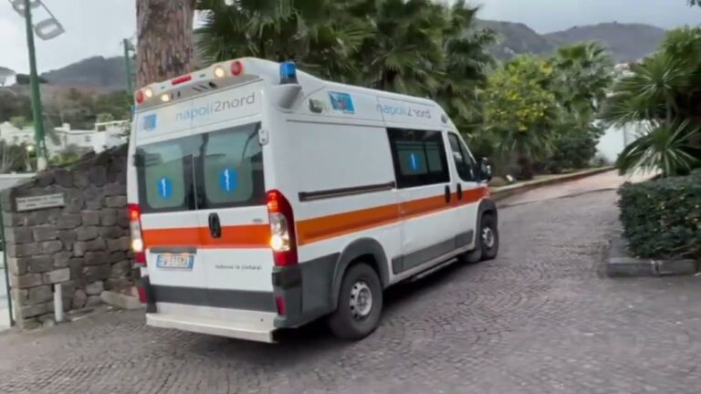 ISCHIA: SOCCORSO SALVAVITA NOTTURNO CON ELICOTTERO MILITARE