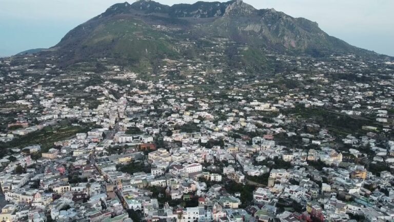 EVI Ischia, allarme dei sindacati: “Azienda a rischio scomparsa per il debito con la Regione”