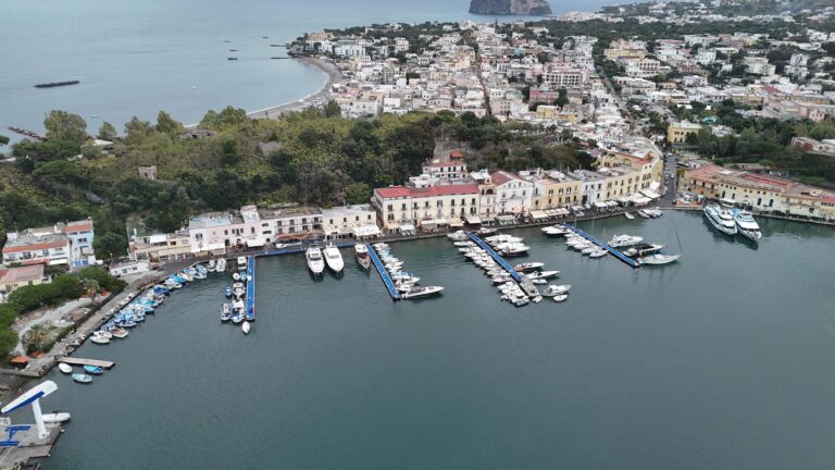 Ischia: arriva il bando di gara da 1,1 milioni per nuovi pontili galleggianti alla Riva Destra