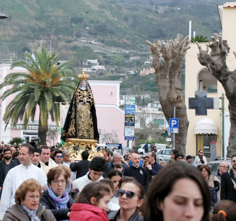 Nuvola Tv apre la Settimana Santa di Forio: il Venerdì di Passione in diretta