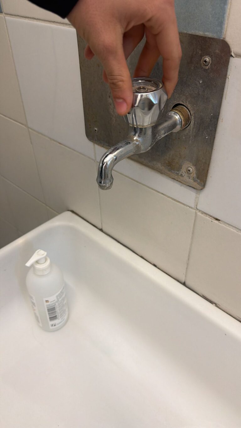 Casamicciola, emergenza idrica al Mattei: studenti senza acqua per ore. La preside dispone l’uscita alle 11:30