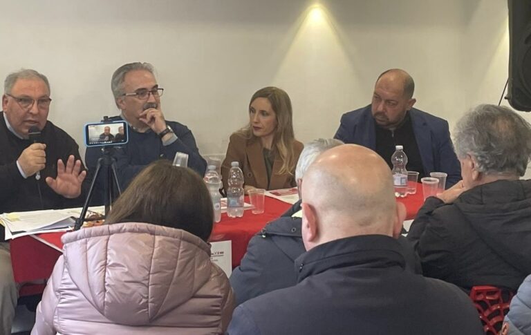 Referendum, il Comitato per il NO riempie il Bar del Sole: “La Costituzione non si tocca a cuor leggero”