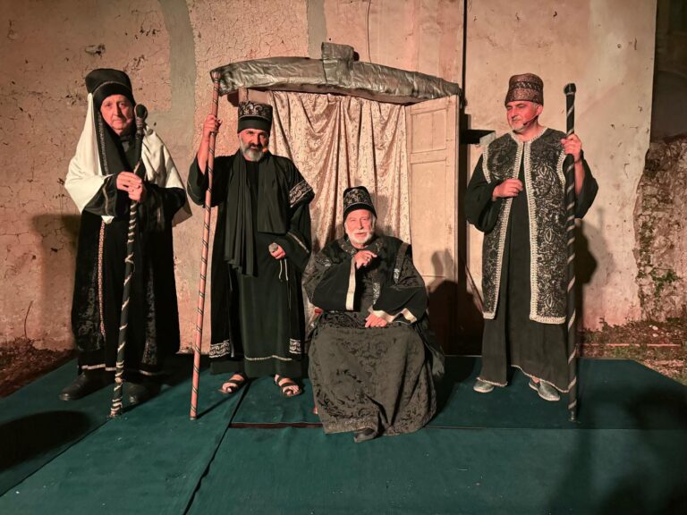 “Il Grido di Cristo”, il borgo diventa teatro: torna la grande rievocazione diretta da Michele Schiano