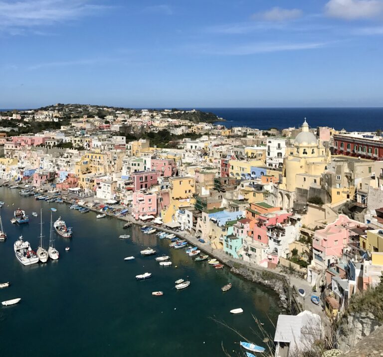 Procida, Consiglio Comunale straordinario: bilancio, mobilità, politiche sociali e sviluppo del territorio
