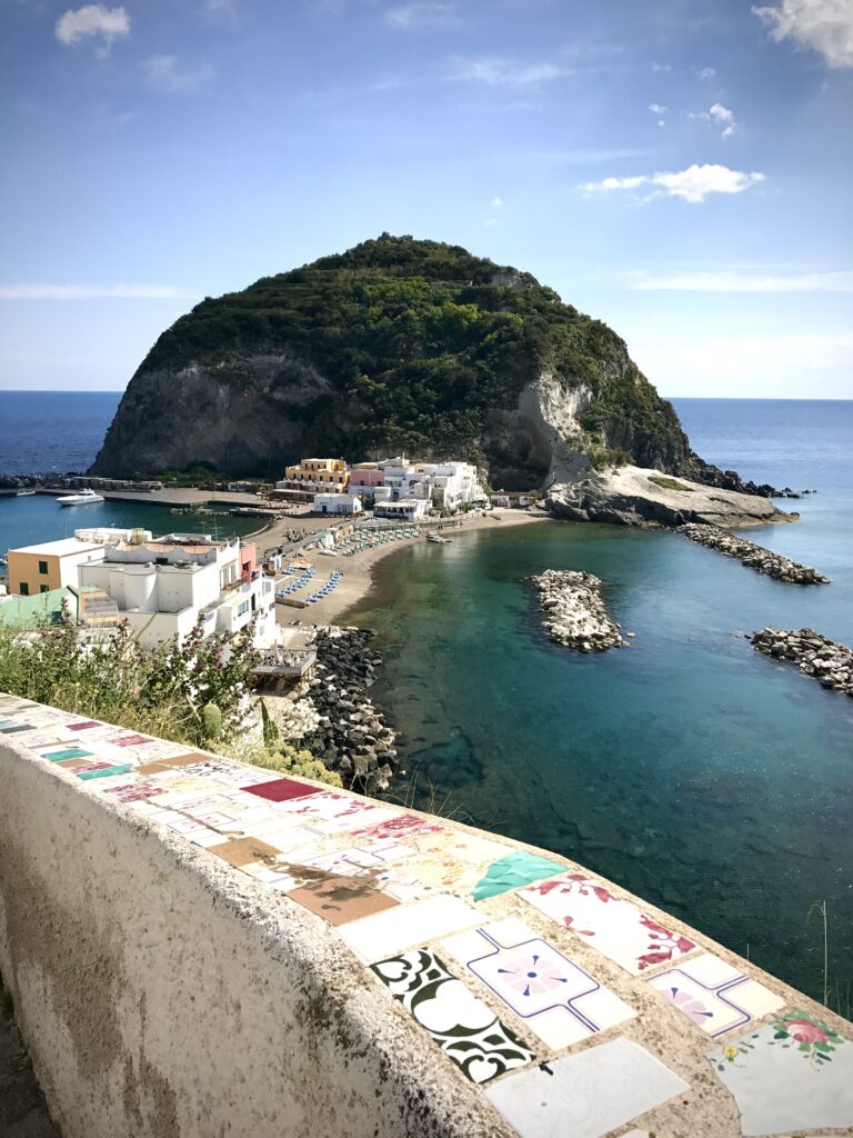 Serrara Fontana nomina la Commissione di gara per servizio ormeggio e guardiania nel porto di Sant’Angelo