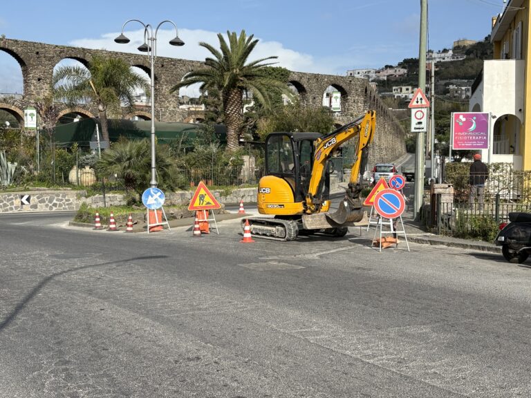 Ischia, al via i lavori su via Michele Mazzella: cantiere aperto nella zona dei Pilastri