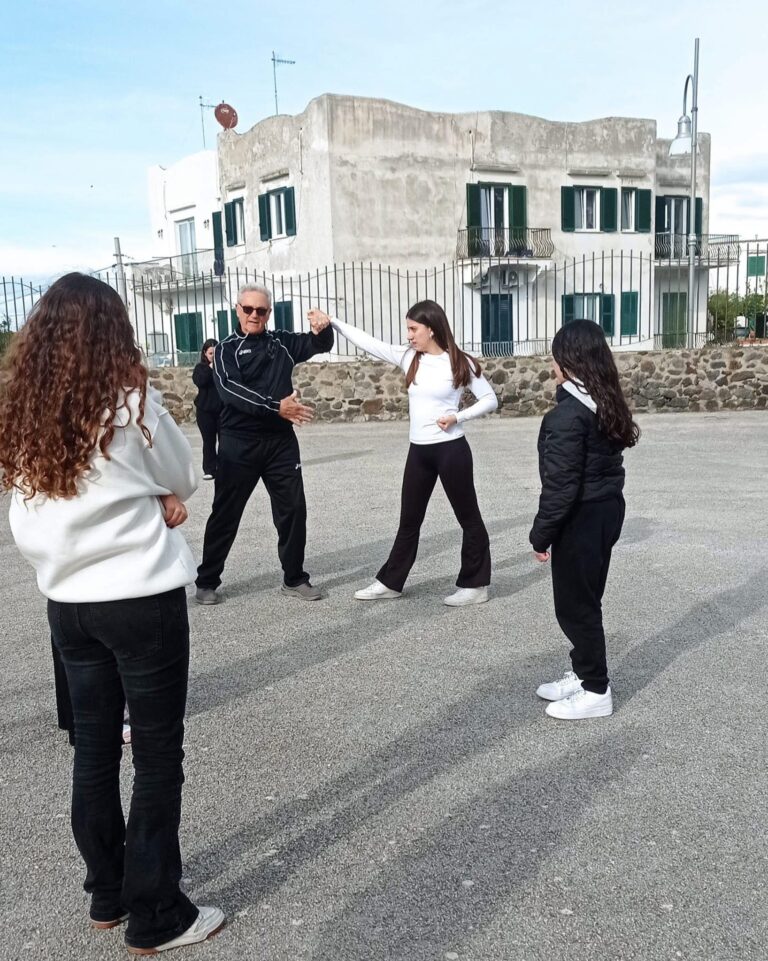 Ischia, Corso di difesa personale: successo al Mennella per l’iniziativa del Piano Estate