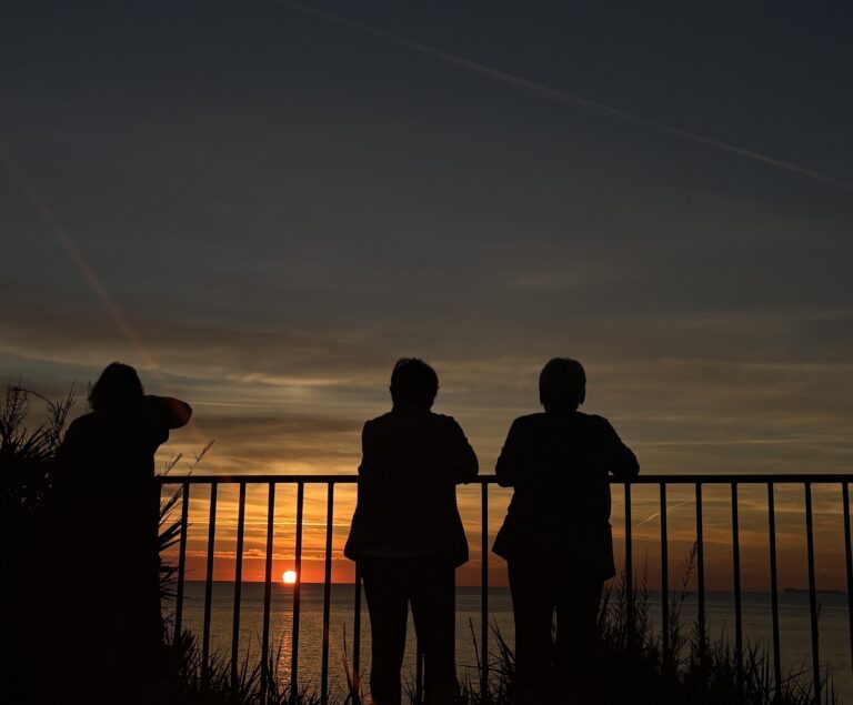 Tramonto, musica e identità locale: parte la nuova edizione di “7 Km di Tramonto” a Forio