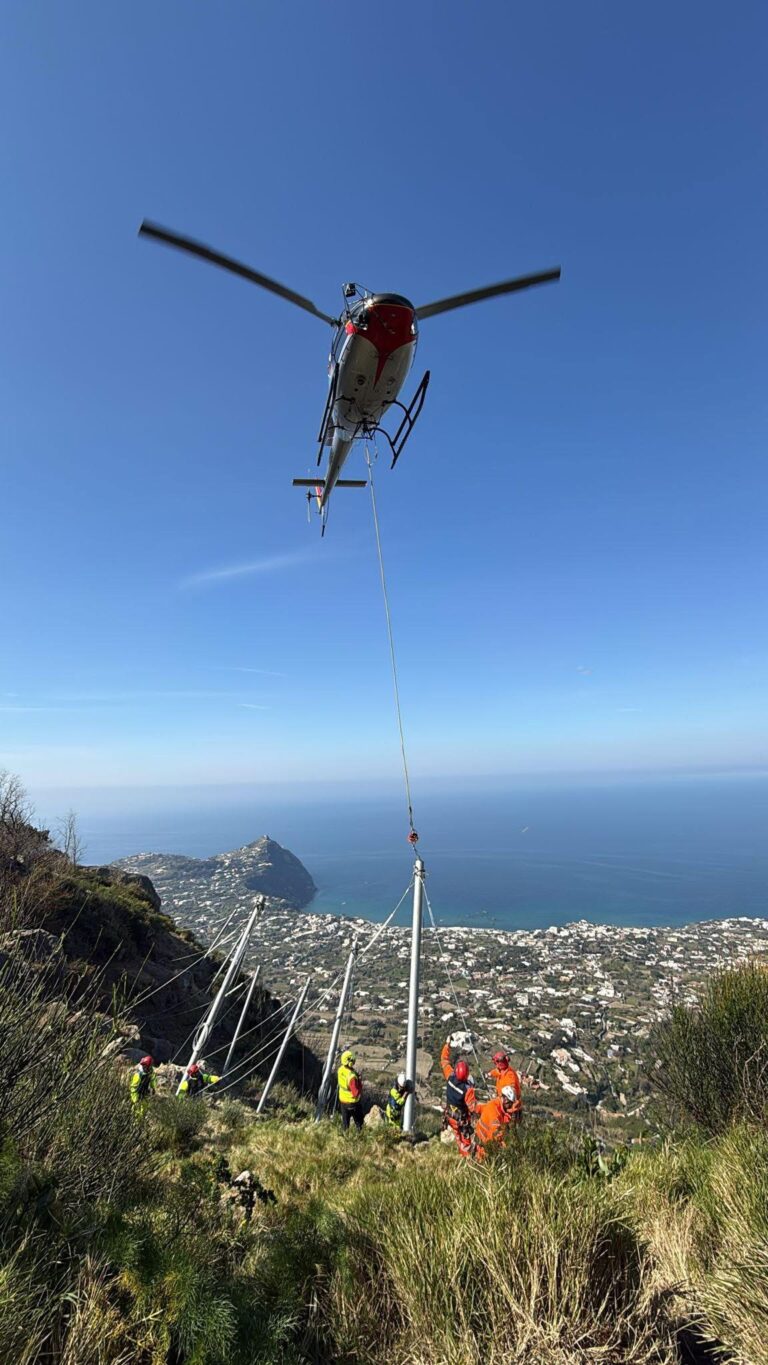 Forio, elicottero in azione per la messa in sicurezza di Passavento