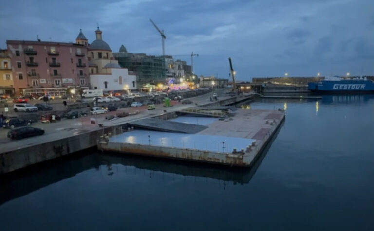 Pozzuoli, grave incidente al porto: due operai feriti, uno è in condizioni critiche