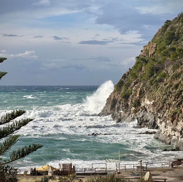 CAMPANIA,  ALLERTA METEO PER VENTI FORTI E MARE AGITATO DALLA MEZZANOTTE