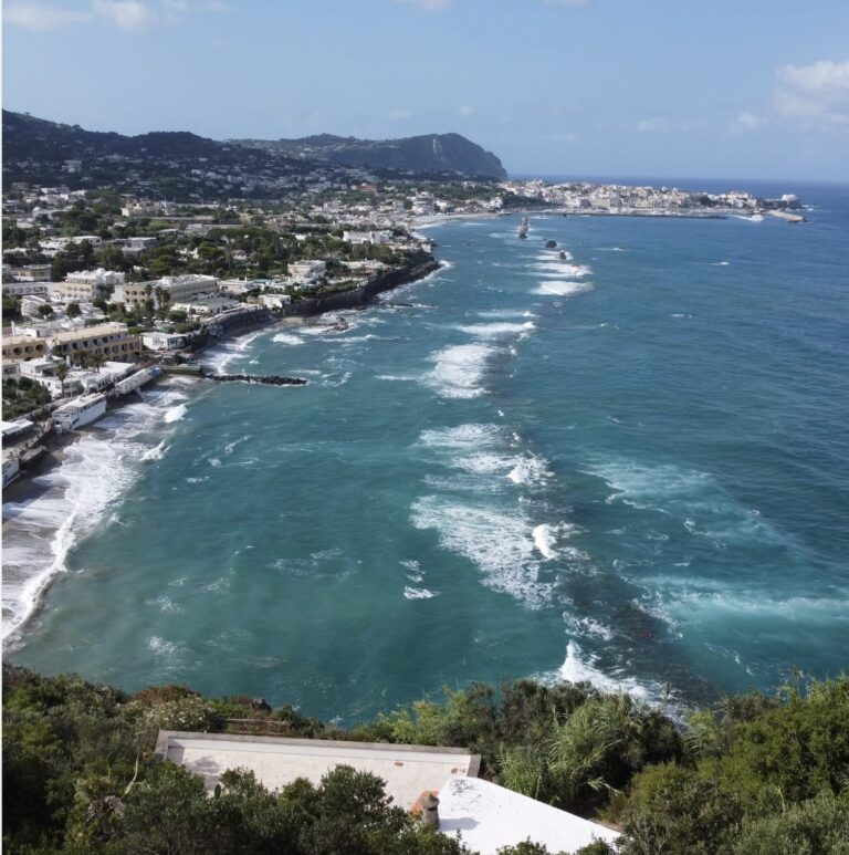 Strisce verdi a San Francesco: il Comune di Forio convoca i residenti per il 2 aprile