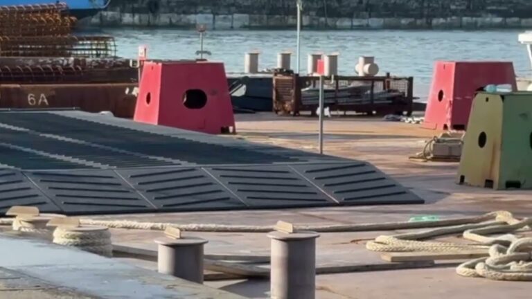 POZZUOLI, GRAVE INCIDENTE SUL PONTONE CAMPANIA: TRE OPERAI FERITI, UNO GRAVE