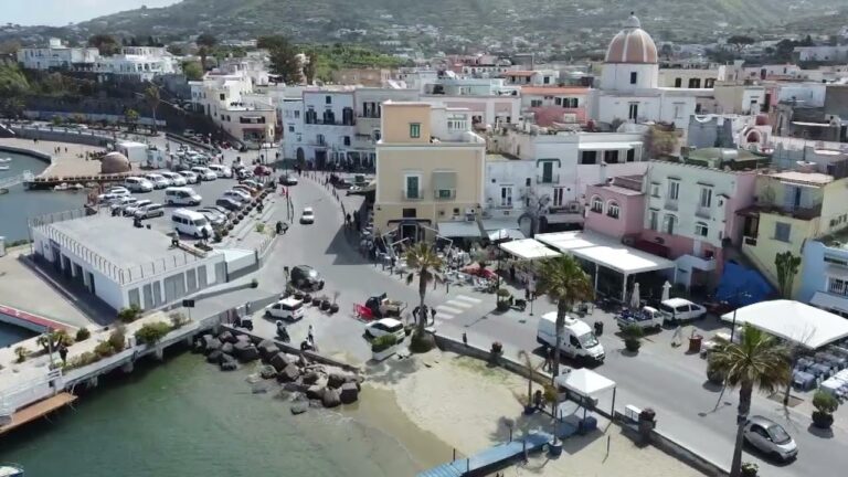 CENTRO DI RACCOLTA RIFIUTI A FORIO, SI RIPARTE DA CAVALLARO