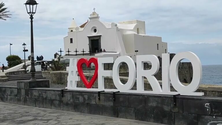 FORIO ACCENDE LA MAGIA DEL CREPUSCOLO: AL VIA LA NUOVA EDIZIONE DI 7 KM DI TRAMONTO