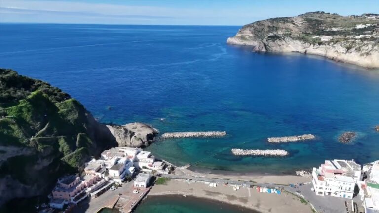 PORTO DI SANT’ANGELO: AL VIA L’ASSEGNAZIONE DEI POSTI BARCA AI RESIDENTI